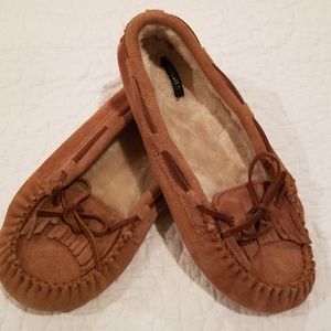 Forever 21 fur lined slippers